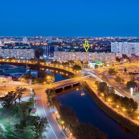 Apart Na Himnaziinoi Naberezhnii Apartment Kharkiv Exterior photo