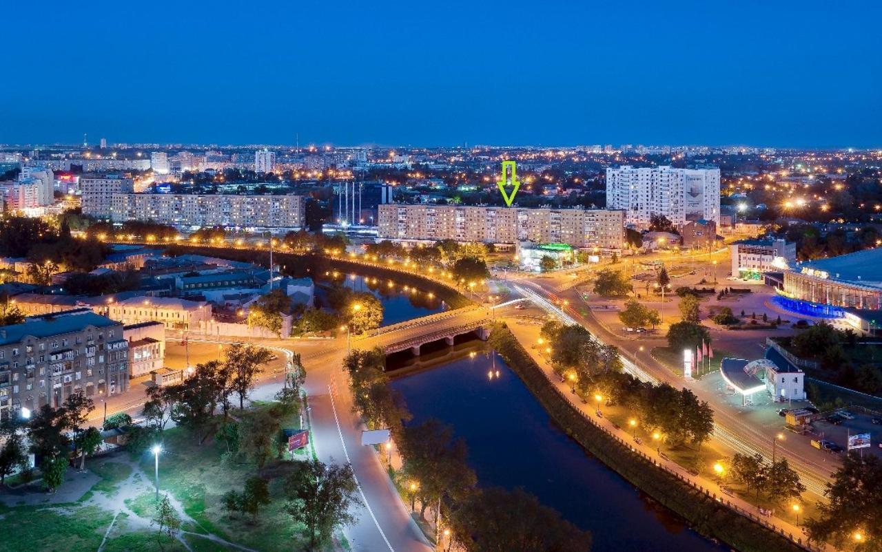 Apart Na Himnaziinoi Naberezhnii Apartment Kharkiv Exterior photo